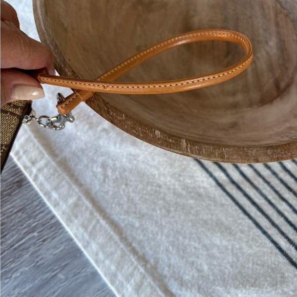 🍃🦋 Coach Brown & Tan Signature Canvas Leather Wristlet - Picture 4 of 11